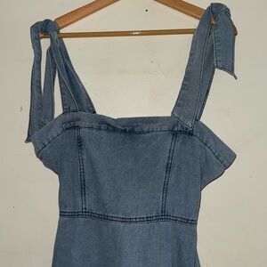 sonaco denim zip up dress with ties, never worn! perfect for a country concert!